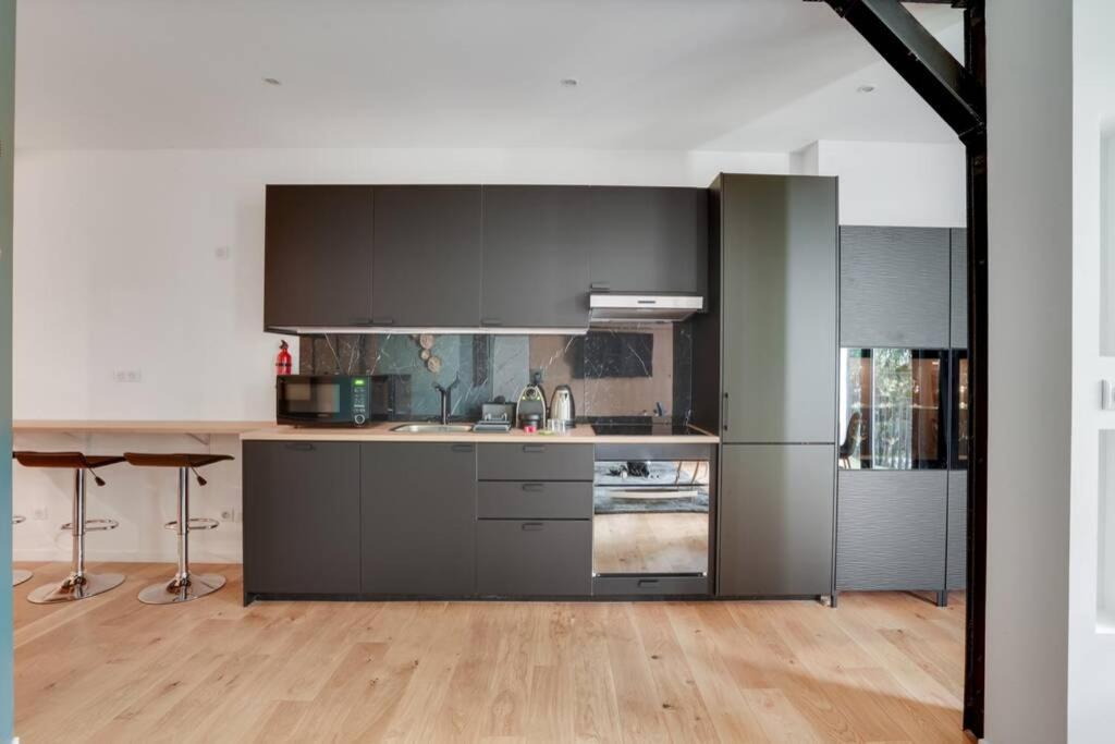 Suite Luxury Republique Paris Exterior foto